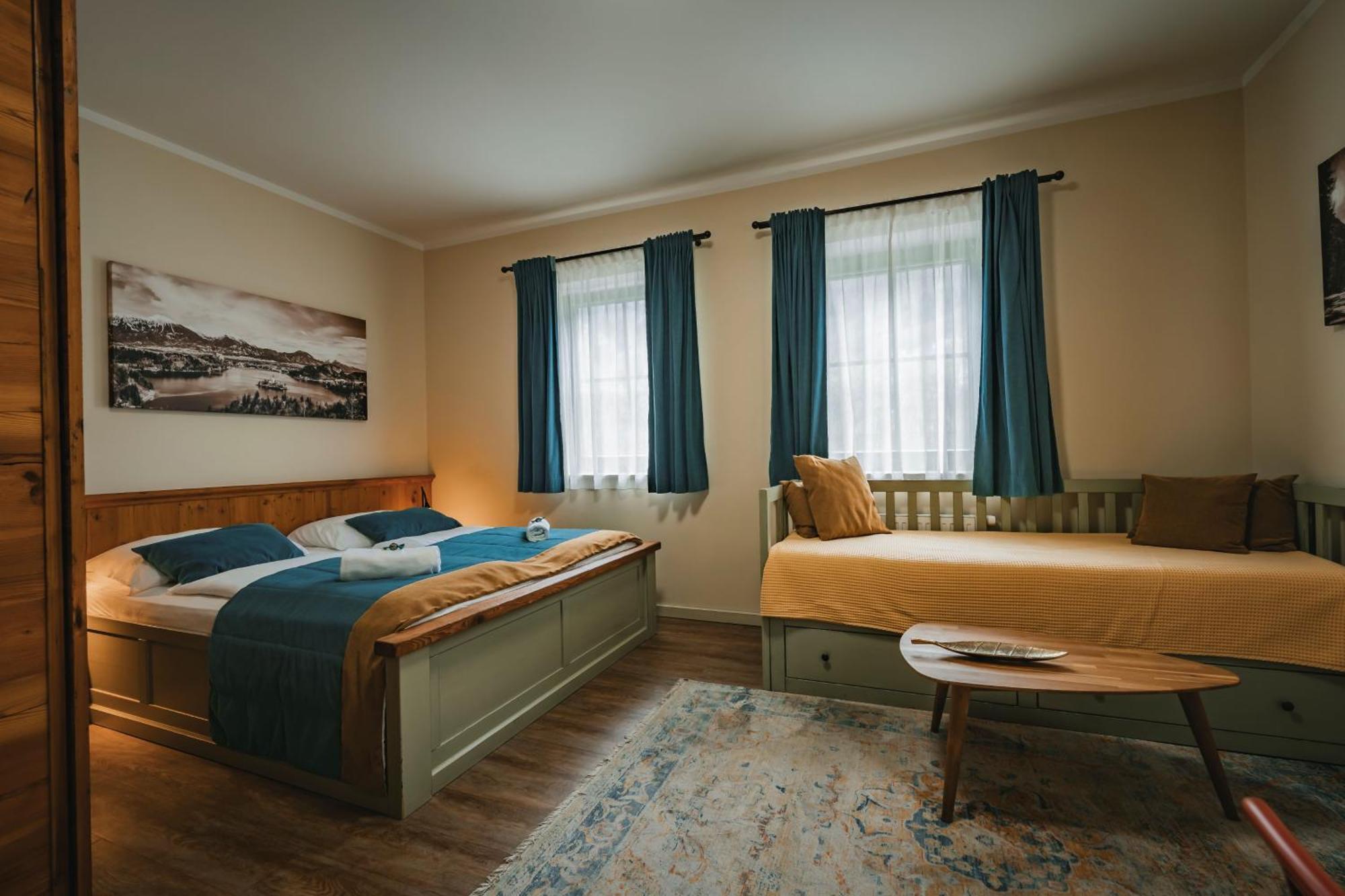Guest House Ejga Jesenice Eksteriør billede