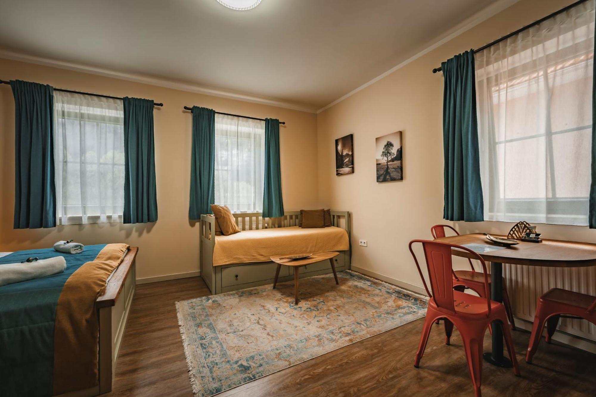 Guest House Ejga Jesenice Eksteriør billede