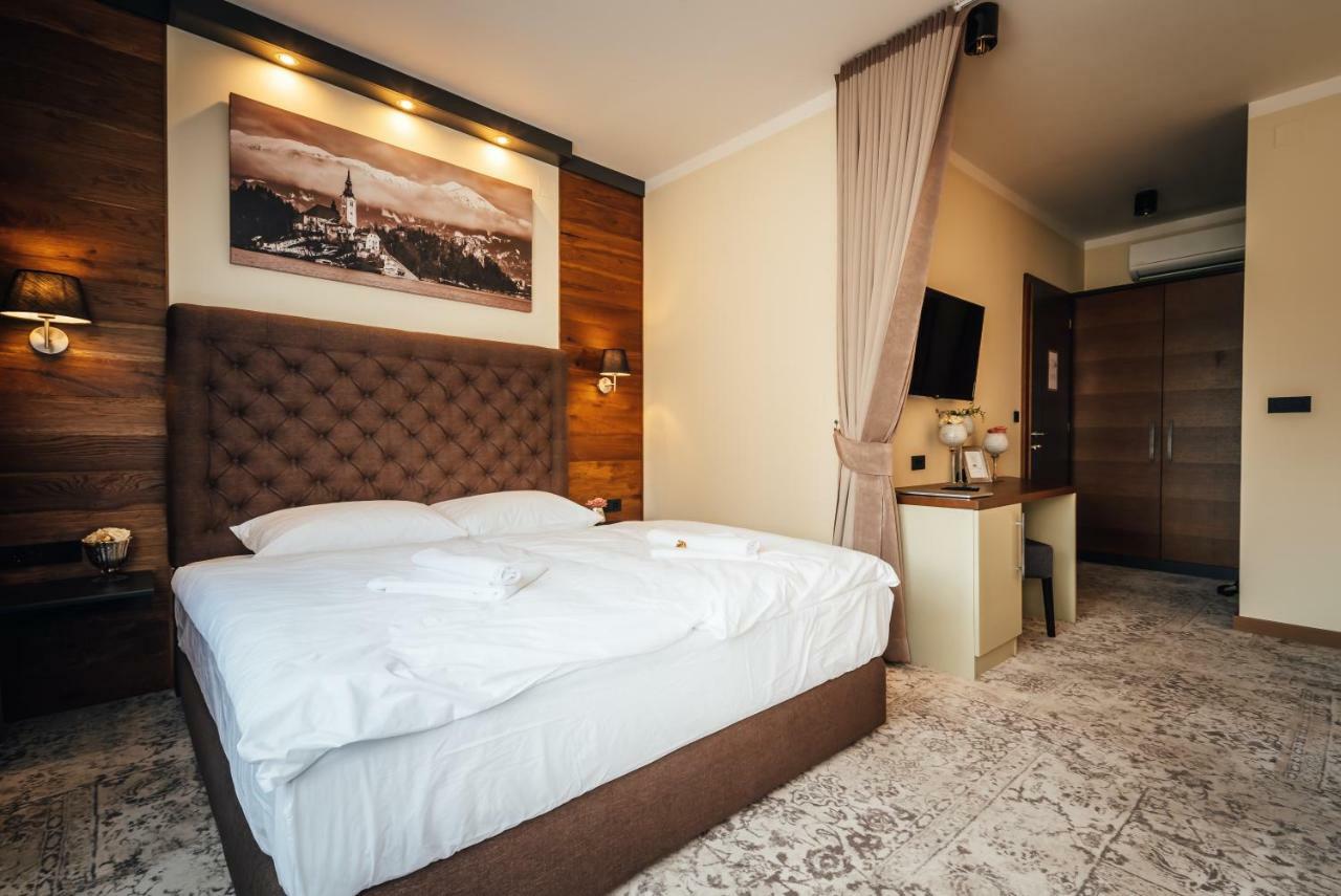 Guest House Ejga Jesenice Eksteriør billede